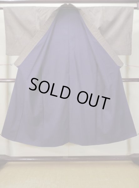 画像2: L0630K  男性用着物 男性用着物  シルク(正絹)   茶色, チェック柄 【中古】 【USED】 【リサイクル】 ★★★☆☆ (2)