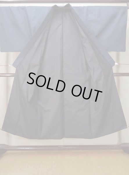 画像2: L0630P Mint  男性用着物 男性用着物  シルク(正絹)  深い 紺, 幾何学模様 【中古】 【USED】 【リサイクル】 ★★★★☆ (2)