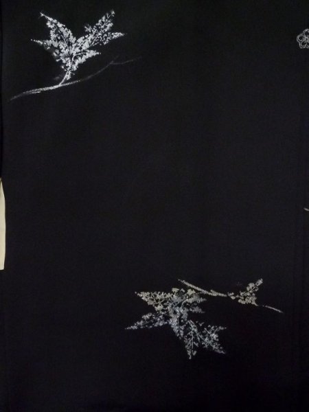 画像4: L0713P  羽織 女性用着物  シルク(正絹)   黒, 葉 【中古】 【USED】 【リサイクル】 ★★★☆☆ (4)