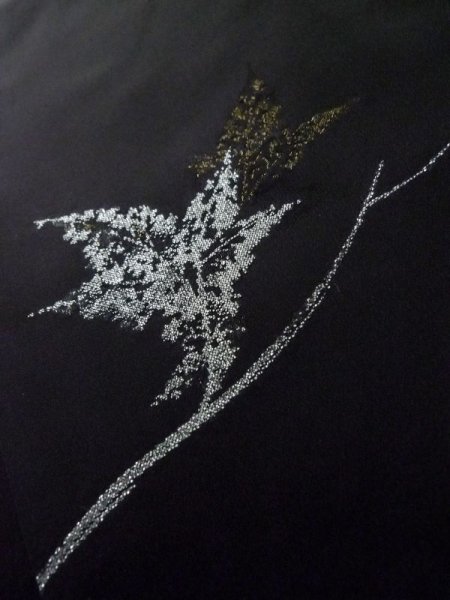 画像11: L0713P  羽織 女性用着物  シルク(正絹)   黒, 葉 【中古】 【USED】 【リサイクル】 ★★★☆☆ (11)