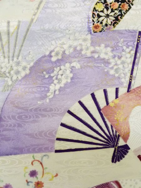 画像9: L0727A  振袖 女性用着物  シルク(正絹) 淡い 薄い マルチカラー, 花 【中古】 【USED】 【リサイクル】 ★★★☆☆ (9)