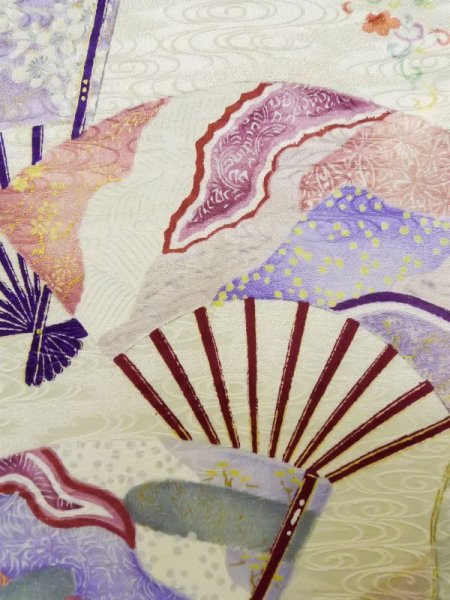 画像10: L0727A  振袖 女性用着物  シルク(正絹) 淡い 薄い マルチカラー, 花 【中古】 【USED】 【リサイクル】 ★★★☆☆ (10)