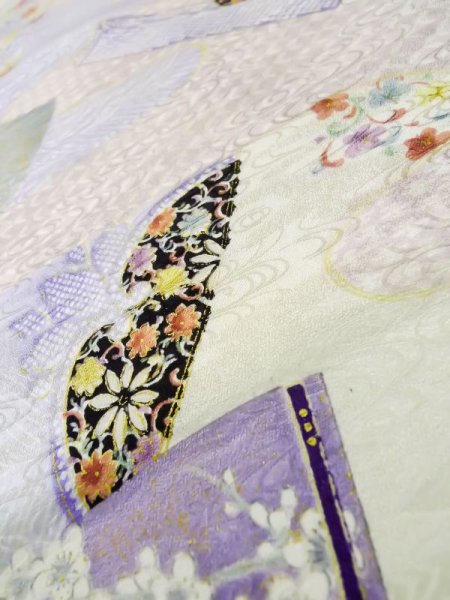 画像15: L0727A  振袖 女性用着物  シルク(正絹) 淡い 薄い マルチカラー, 花 【中古】 【USED】 【リサイクル】 ★★★☆☆ (15)