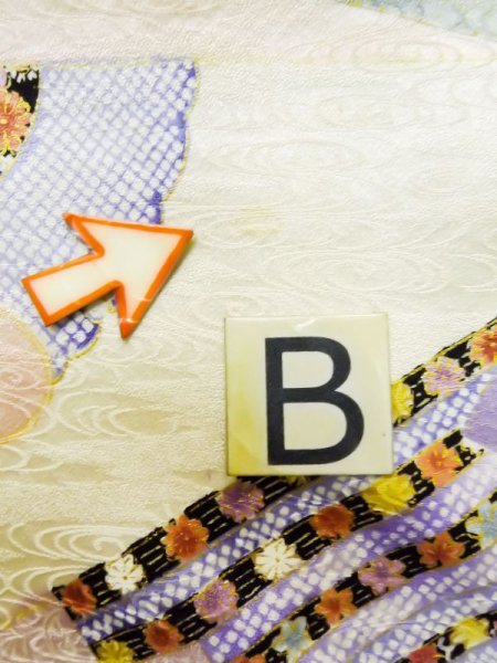 画像22: L0727A  振袖 女性用着物  シルク(正絹) 淡い 薄い マルチカラー, 花 【中古】 【USED】 【リサイクル】 ★★★☆☆ (22)