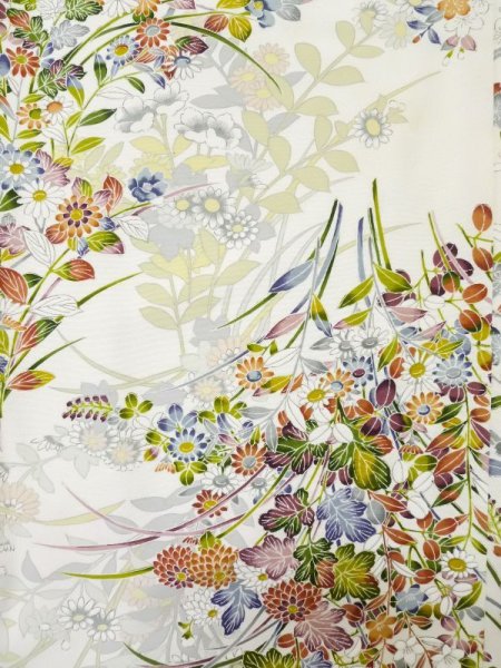 画像7: L0727B  振袖 女性用着物  シルク（正絹）   オフ　ホワイト, 花 【中古】 【USED】 【リサイクル】 ★★★★☆ (7)