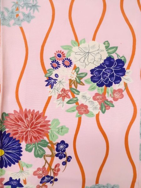 画像5: L0727C  振袖 女性用着物 子供用、綿入り シルク(正絹)  薄い 桃色, ぼたん 【中古】 【USED】 【リサイクル】 ★☆☆☆☆ (5)