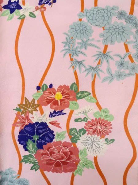 画像6: L0727C  振袖 女性用着物 子供用、綿入り シルク(正絹)  薄い 桃色, ぼたん 【中古】 【USED】 【リサイクル】 ★☆☆☆☆ (6)