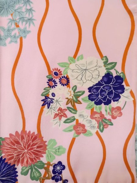 画像7: L0727C  振袖 女性用着物 子供用、綿入り シルク(正絹)  薄い 桃色, ぼたん 【中古】 【USED】 【リサイクル】 ★☆☆☆☆ (7)