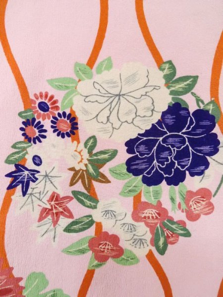 画像8: L0727C  振袖 女性用着物 子供用、綿入り シルク(正絹)  薄い 桃色, ぼたん 【中古】 【USED】 【リサイクル】 ★☆☆☆☆ (8)