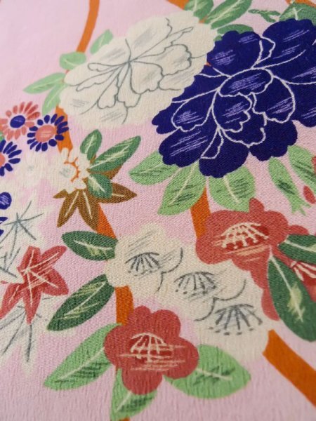 画像13: L0727C  振袖 女性用着物 子供用、綿入り シルク(正絹)  薄い 桃色, ぼたん 【中古】 【USED】 【リサイクル】 ★☆☆☆☆ (13)