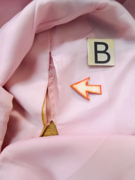 画像18: L0727C  振袖 女性用着物 子供用、綿入り シルク(正絹)  薄い 桃色, ぼたん 【中古】 【USED】 【リサイクル】 ★☆☆☆☆ (18)