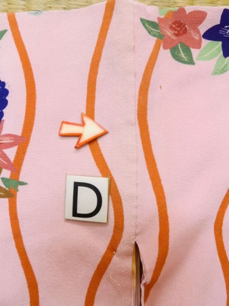 画像20: L0727C  振袖 女性用着物 子供用、綿入り シルク(正絹)  薄い 桃色, ぼたん 【中古】 【USED】 【リサイクル】 ★☆☆☆☆ (20)