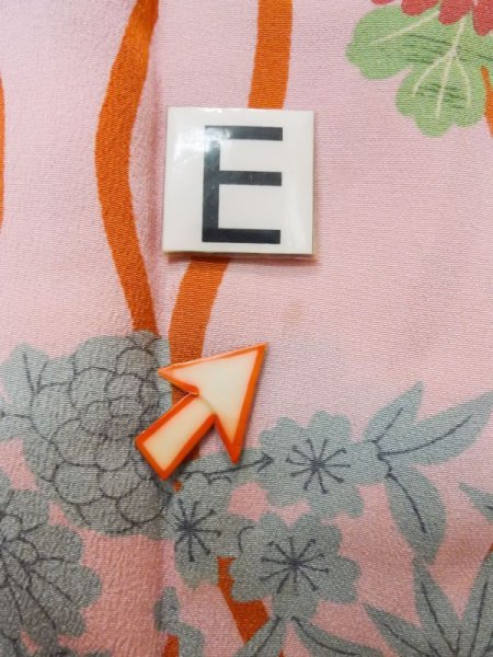 画像21: L0727C  振袖 女性用着物 子供用、綿入り シルク(正絹)  薄い 桃色, ぼたん 【中古】 【USED】 【リサイクル】 ★☆☆☆☆ (21)