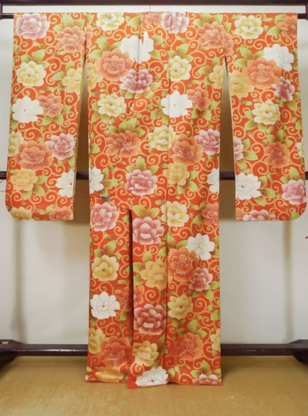 画像3: L0727E  振袖 女性用着物  シルク(正絹)   朱赤, ぼたん 【中古】 【USED】 【リサイクル】 ★☆☆☆☆ (3)