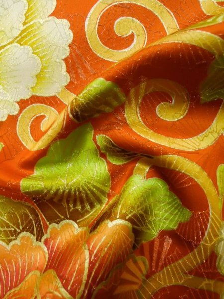 画像15: L0727E  振袖 女性用着物  シルク(正絹)   朱赤, ぼたん 【中古】 【USED】 【リサイクル】 ★☆☆☆☆ (15)