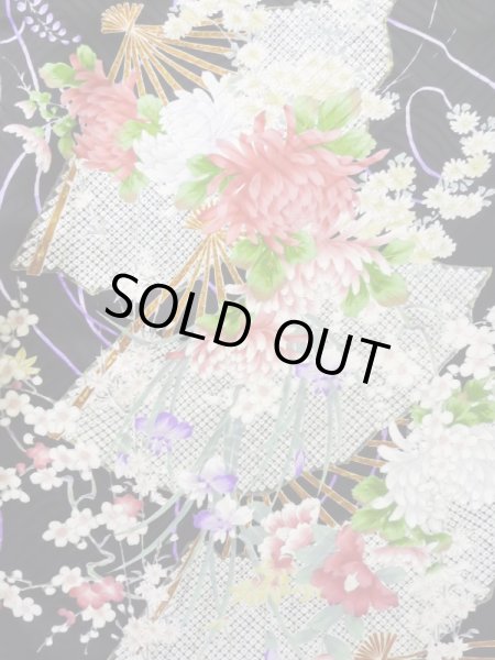 画像5: L0727F  振袖 女性用着物 あやめ、扇柄 シルク（正絹）   黒, 花 【中古】 【USED】 【リサイクル】 ★★★☆☆ (5)