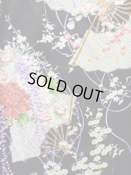 画像6: L0727F  振袖 女性用着物 あやめ、扇柄 シルク（正絹）   黒, 花 【中古】 【USED】 【リサイクル】 ★★★☆☆ (6)