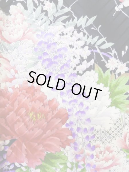 画像7: L0727F  振袖 女性用着物 あやめ、扇柄 シルク（正絹）   黒, 花 【中古】 【USED】 【リサイクル】 ★★★☆☆ (7)