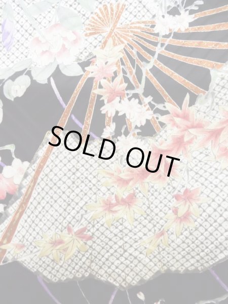 画像10: L0727F  振袖 女性用着物 あやめ、扇柄 シルク（正絹）   黒, 花 【中古】 【USED】 【リサイクル】 ★★★☆☆ (10)