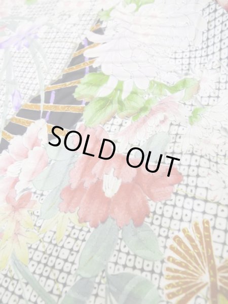 画像11: L0727F  振袖 女性用着物 あやめ、扇柄 シルク（正絹）   黒, 花 【中古】 【USED】 【リサイクル】 ★★★☆☆ (11)