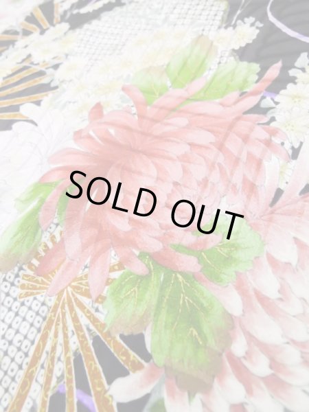 画像12: L0727F  振袖 女性用着物 あやめ、扇柄 シルク（正絹）   黒, 花 【中古】 【USED】 【リサイクル】 ★★★☆☆ (12)