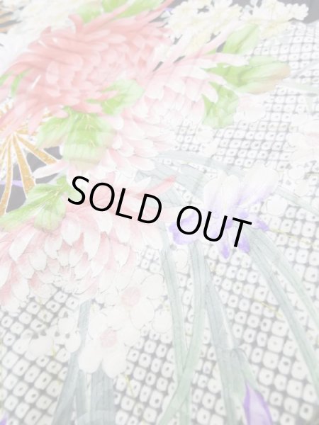 画像13: L0727F  振袖 女性用着物 あやめ、扇柄 シルク（正絹）   黒, 花 【中古】 【USED】 【リサイクル】 ★★★☆☆ (13)