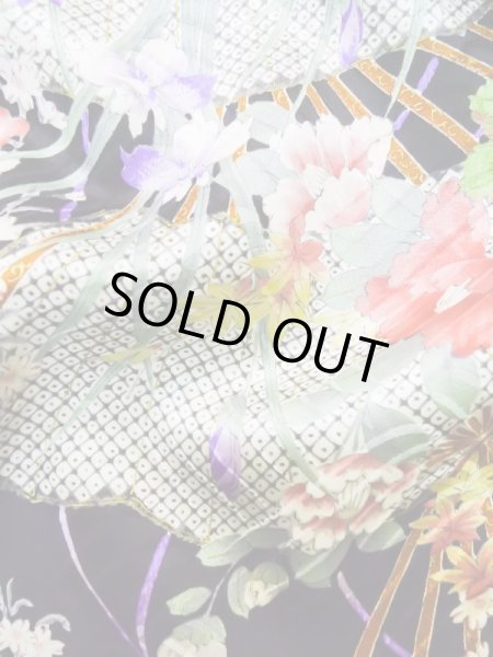 画像16: L0727F  振袖 女性用着物 あやめ、扇柄 シルク（正絹）   黒, 花 【中古】 【USED】 【リサイクル】 ★★★☆☆ (16)