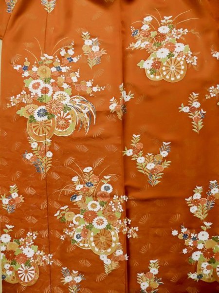 画像5: L0727L  振袖 女性用着物 花車 シルク（正絹）   橙色, 菊 【中古】 【USED】 【リサイクル】 ★★☆☆☆ (5)