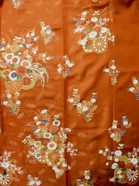 画像6: L0727L  振袖 女性用着物 花車 シルク（正絹）   橙色, 菊 【中古】 【USED】 【リサイクル】 ★★☆☆☆ (6)