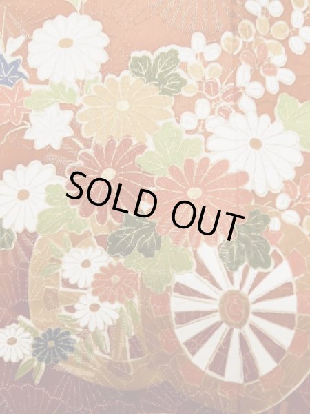 画像10: L0727L  振袖 女性用着物 花車 シルク(正絹)   橙色, 菊 【中古】 【USED】 【リサイクル】 ★★☆☆☆ (10)