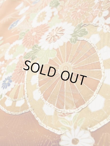 画像11: L0727L  振袖 女性用着物 花車 シルク(正絹)   橙色, 菊 【中古】 【USED】 【リサイクル】 ★★☆☆☆ (11)