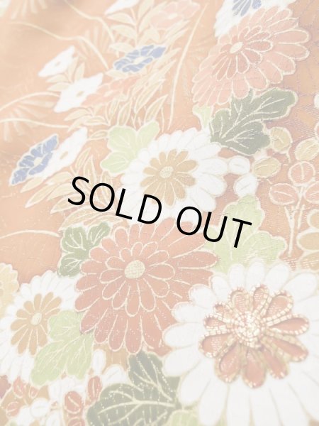 画像12: L0727L  振袖 女性用着物 花車 シルク(正絹)   橙色, 菊 【中古】 【USED】 【リサイクル】 ★★☆☆☆ (12)