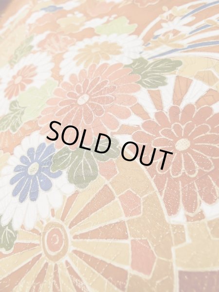 画像13: L0727L  振袖 女性用着物 花車 シルク(正絹)   橙色, 菊 【中古】 【USED】 【リサイクル】 ★★☆☆☆ (13)