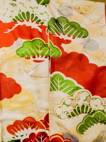 画像6: L0727N  振袖 女性用着物  シルク(正絹)   オフ ホワイト, 桜 【中古】 【USED】 【リサイクル】 ★☆☆☆☆ (6)