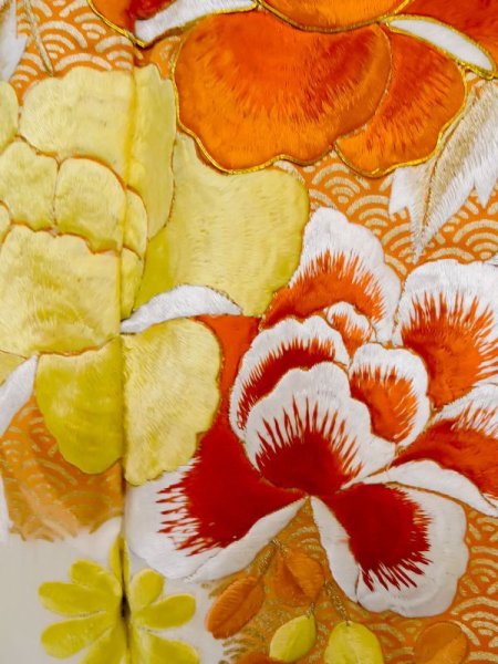 画像10: L0727O  振袖 女性用着物  シルク（正絹）   オフ　ホワイト, 花 【中古】 【USED】 【リサイクル】 ★★☆☆☆ (10)