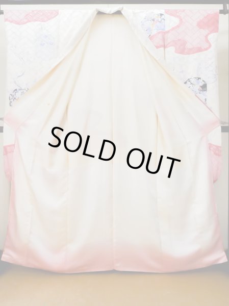 画像4: L0727R  振袖 女性用着物 鳥、青海波、壺、かのこ、□、〇、抽象的柄 シルク(正絹)  淡い 赤色, ぼたん 【中古】 【USED】 【リサイクル】 ★★★☆☆ (4)