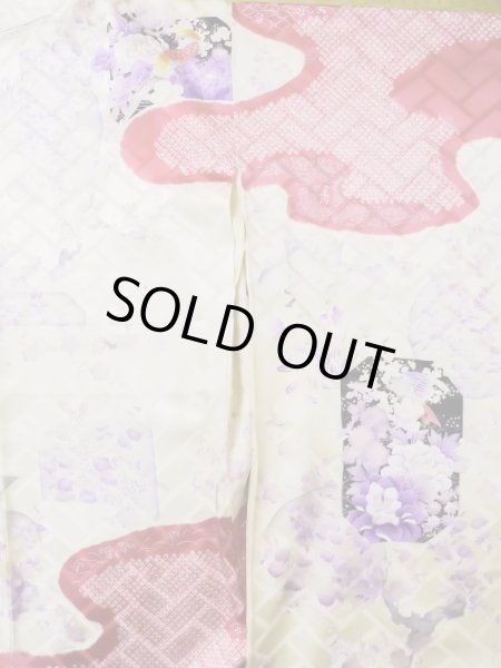 画像5: L0727R  振袖 女性用着物 鳥、青海波、壺、かのこ、□、〇、抽象的柄 シルク(正絹)  淡い 赤色, ぼたん 【中古】 【USED】 【リサイクル】 ★★★☆☆ (5)