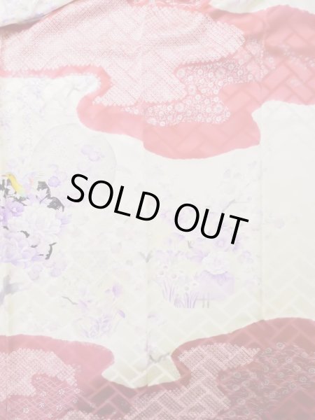 画像8: L0727R  振袖 女性用着物 鳥、青海波、壺、かのこ、□、〇、抽象的柄 シルク(正絹)  淡い 赤色, ぼたん 【中古】 【USED】 【リサイクル】 ★★★☆☆ (8)