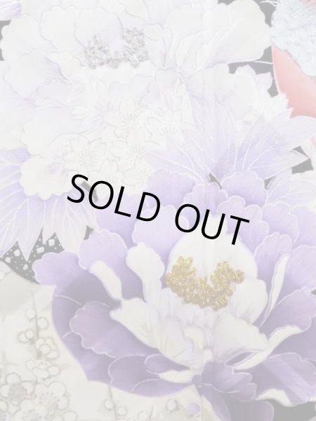 画像9: L0727R  振袖 女性用着物 鳥、青海波、壺、かのこ、□、〇、抽象的柄 シルク(正絹)  淡い 赤色, ぼたん 【中古】 【USED】 【リサイクル】 ★★★☆☆ (9)