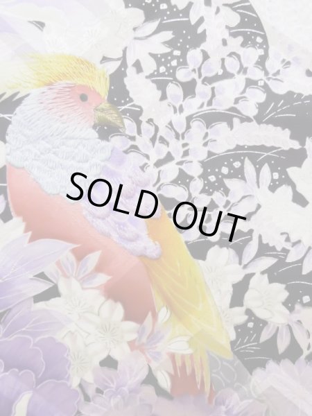 画像10: L0727R  振袖 女性用着物 鳥、青海波、壺、かのこ、□、〇、抽象的柄 シルク(正絹)  淡い 赤色, ぼたん 【中古】 【USED】 【リサイクル】 ★★★☆☆ (10)