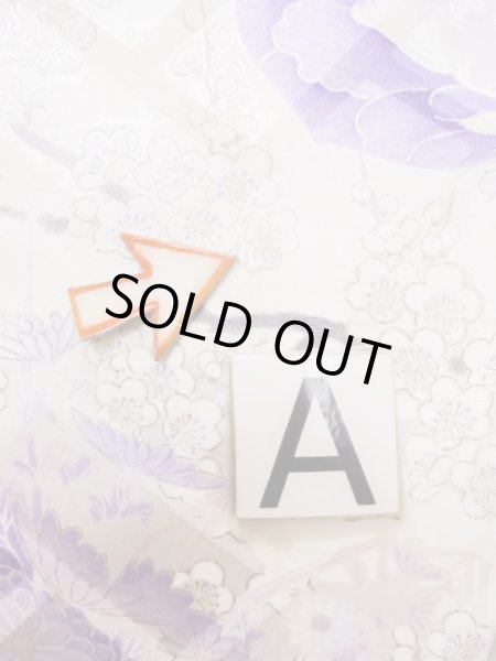 画像24: L0727R  振袖 女性用着物 鳥、青海波、壺、かのこ、□、〇、抽象的柄 シルク(正絹)  淡い 赤色, ぼたん 【中古】 【USED】 【リサイクル】 ★★★☆☆ (24)