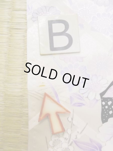 画像25: L0727R  振袖 女性用着物 鳥、青海波、壺、かのこ、□、〇、抽象的柄 シルク(正絹)  淡い 赤色, ぼたん 【中古】 【USED】 【リサイクル】 ★★★☆☆ (25)