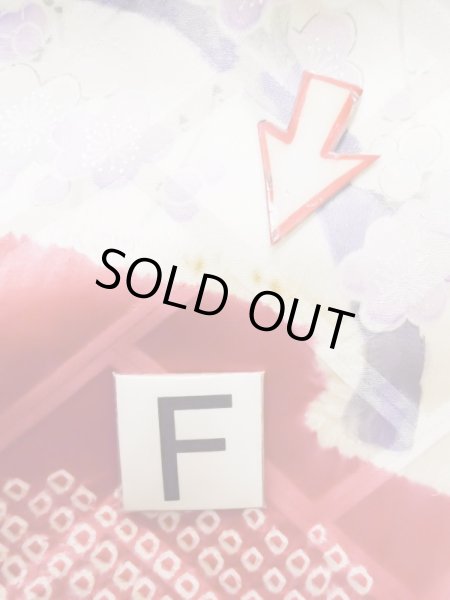 画像29: L0727R  振袖 女性用着物 鳥、青海波、壺、かのこ、□、〇、抽象的柄 シルク(正絹)  淡い 赤色, ぼたん 【中古】 【USED】 【リサイクル】 ★★★☆☆ (29)