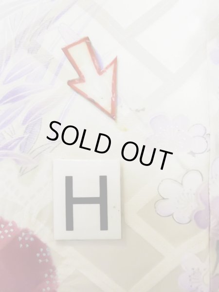 画像31: L0727R  振袖 女性用着物 鳥、青海波、壺、かのこ、□、〇、抽象的柄 シルク(正絹)  淡い 赤色, ぼたん 【中古】 【USED】 【リサイクル】 ★★★☆☆ (31)