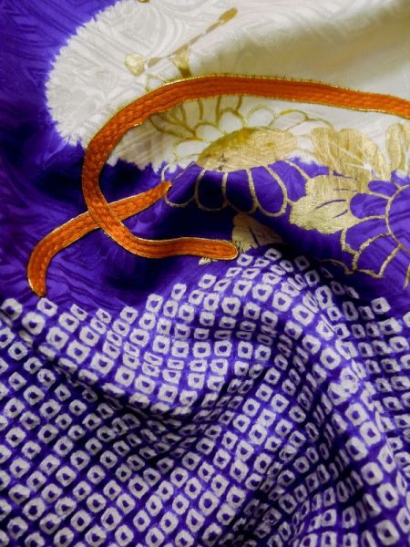 画像17: L0727W  振袖 女性用着物  シルク(正絹)   白, 菊 【中古】 【USED】 【リサイクル】 ★★★☆☆ (17)