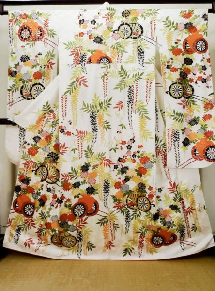 画像2: L0728A  振袖 女性用着物  シルク(正絹)   オフ ホワイト, ぼたん 【中古】 【USED】 【リサイクル】 ★★☆☆☆ (2)