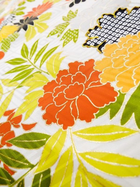 画像14: L0728A  振袖 女性用着物  シルク(正絹)   オフ ホワイト, ぼたん 【中古】 【USED】 【リサイクル】 ★★☆☆☆ (14)