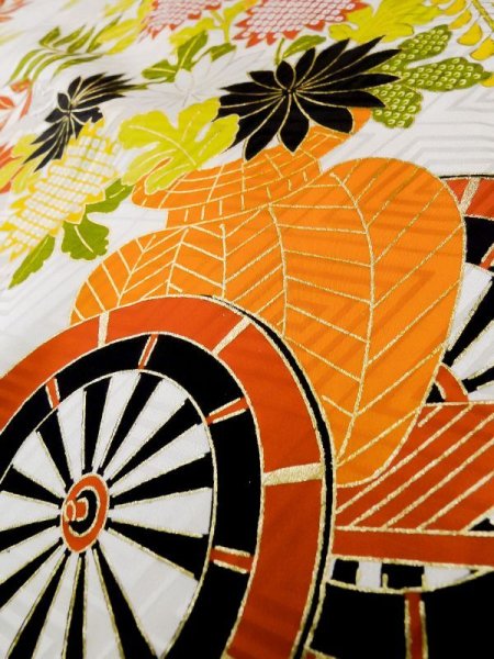 画像15: L0728A  振袖 女性用着物  シルク(正絹)   オフ ホワイト, ぼたん 【中古】 【USED】 【リサイクル】 ★★☆☆☆ (15)