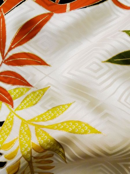 画像16: L0728A  振袖 女性用着物  シルク(正絹)   オフ ホワイト, ぼたん 【中古】 【USED】 【リサイクル】 ★★☆☆☆ (16)