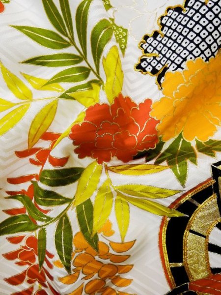 画像17: L0728A  振袖 女性用着物  シルク(正絹)   オフ ホワイト, ぼたん 【中古】 【USED】 【リサイクル】 ★★☆☆☆ (17)